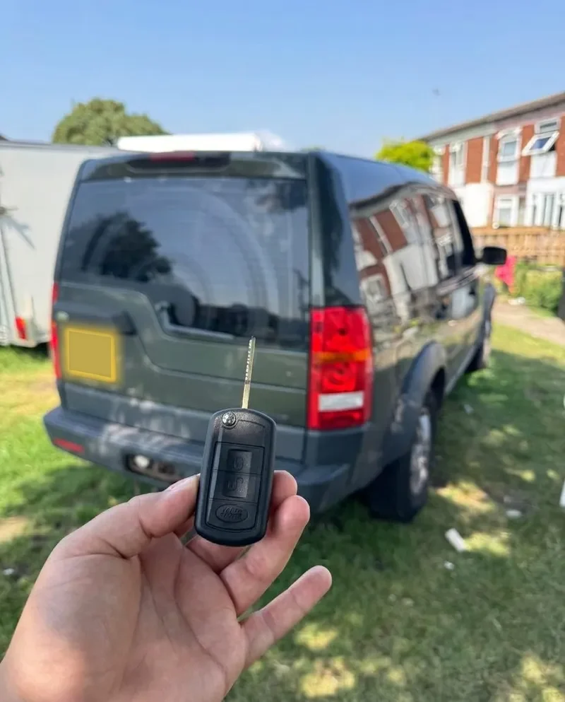 Replacement remote key for a Land Rover Discovery